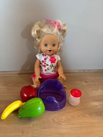 Léa découvre le pot poupée vtech Little love