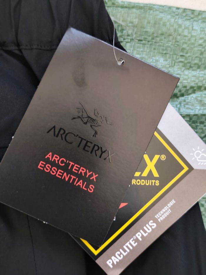 Pantalon imperméable arc' teryx Gore-Tex taille S neuf - photo numéro 9