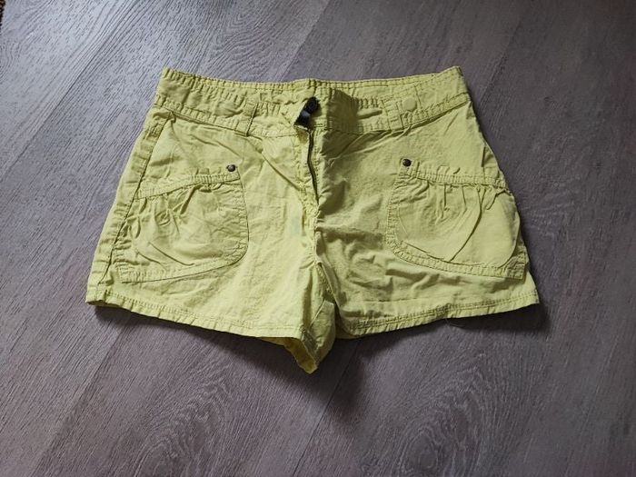 Short jaune