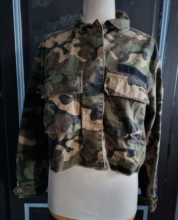 Veste effet jeans à motifs militaire taille S Bershka