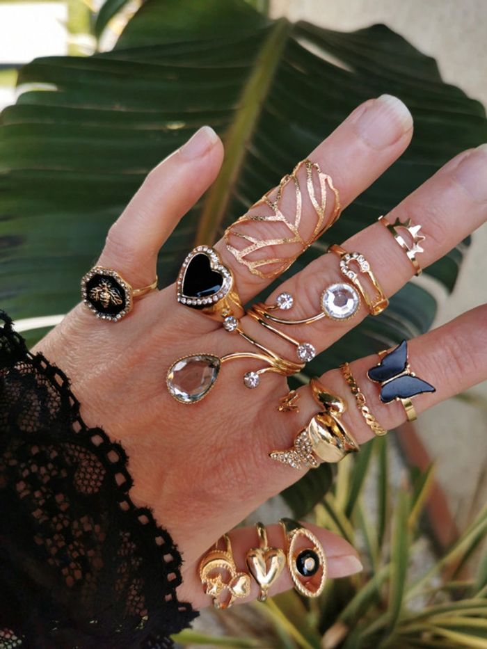 A40 lot de 13 bagues fantaisie doré or tendance diverses taille.neuves - photo numéro 3