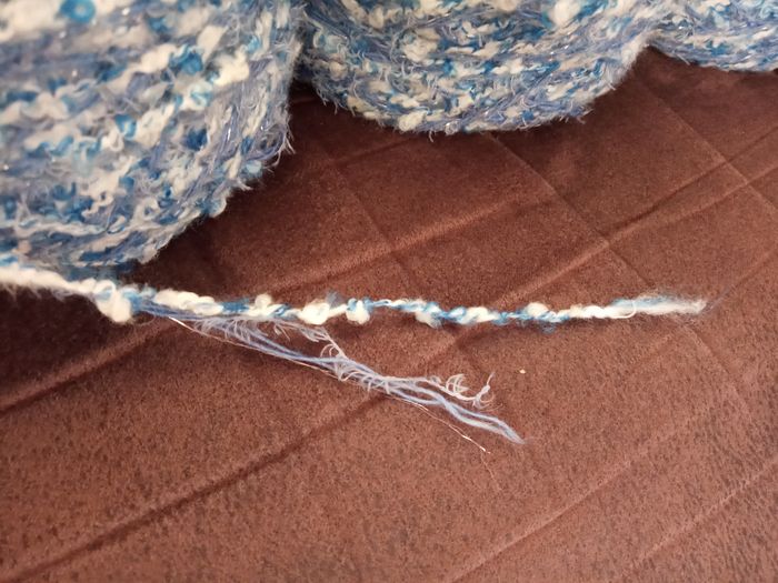 Lot de 5 Pelotes Fantaisies Tons Bleus et Blancs effet bouclettes (440g) - photo numéro 3