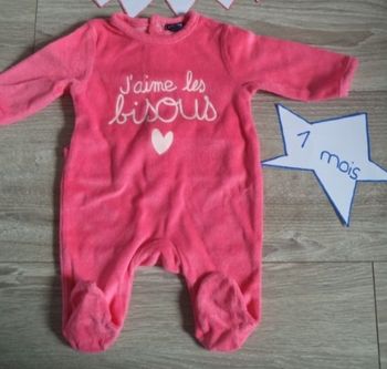 Pyjama 1 mois presque neuf