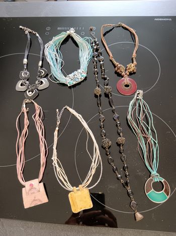 Lot de 7 colliers