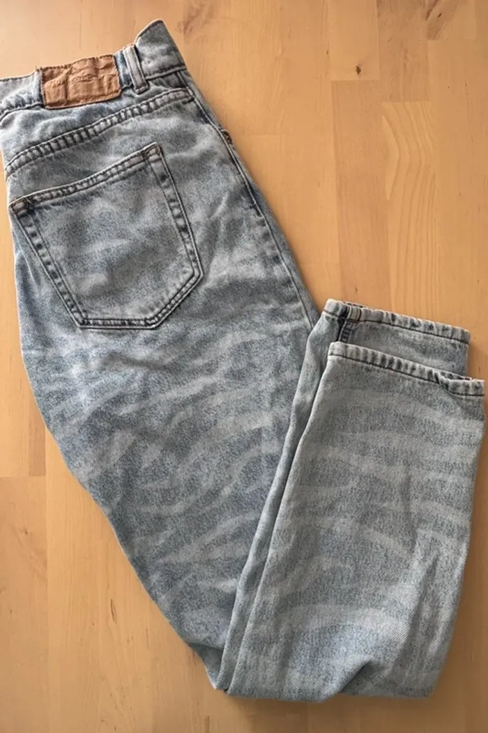 Jean mom pull and bear neuf 38 - photo numéro 2