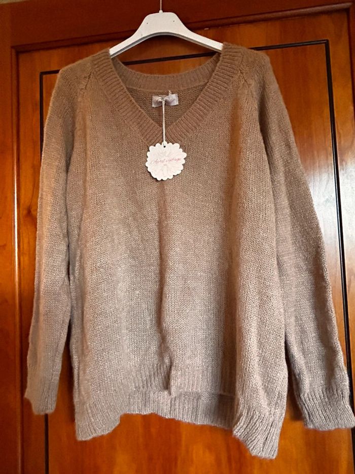 Pull beige col v April Vintage neuf avec étiquette - photo numéro 2