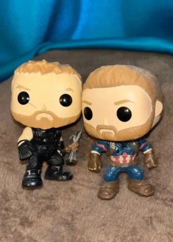 Lot de deux figurines Pop Marvel en très bon état