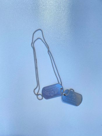 Chaîne couleur argent avec 2 plaques