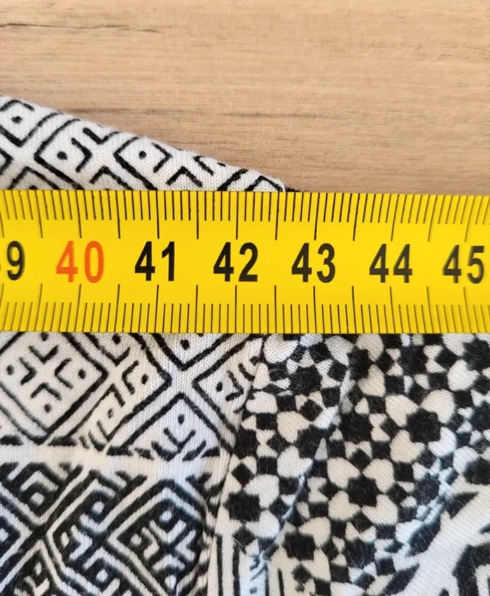 T-shirt manches courtes à motifs noir et blanc H&M Taille L ou 40 - photo numéro 11