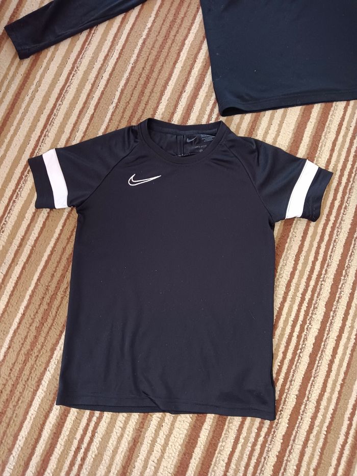 Ensemble Nike Dri fit 10/11 ans - photo numéro 3