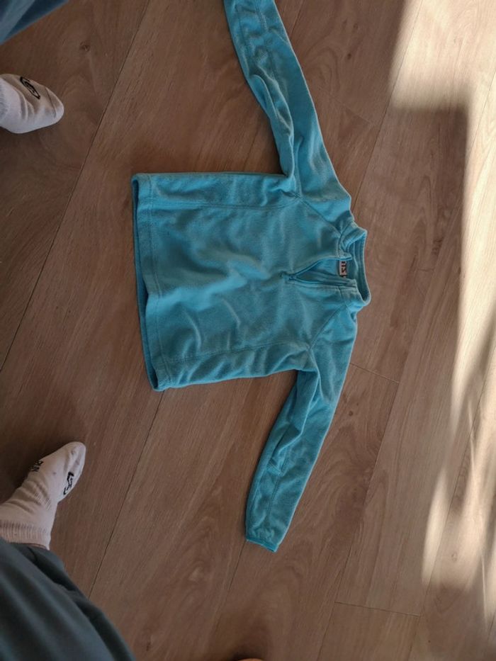Pull polaire 6ans quasi neuf