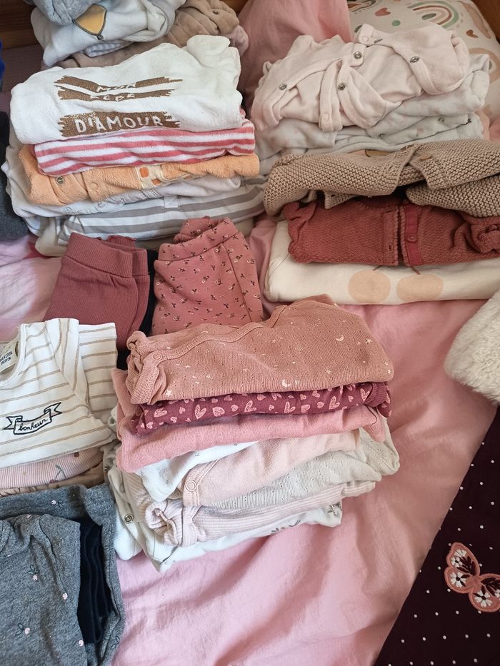 Lot fille vêtements, bodys,  pyjamas 3 mois - photo numéro 4
