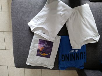 Lot de 4 tee shirt manches courtes taille S garçon 