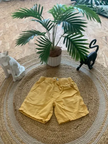 Short jaune