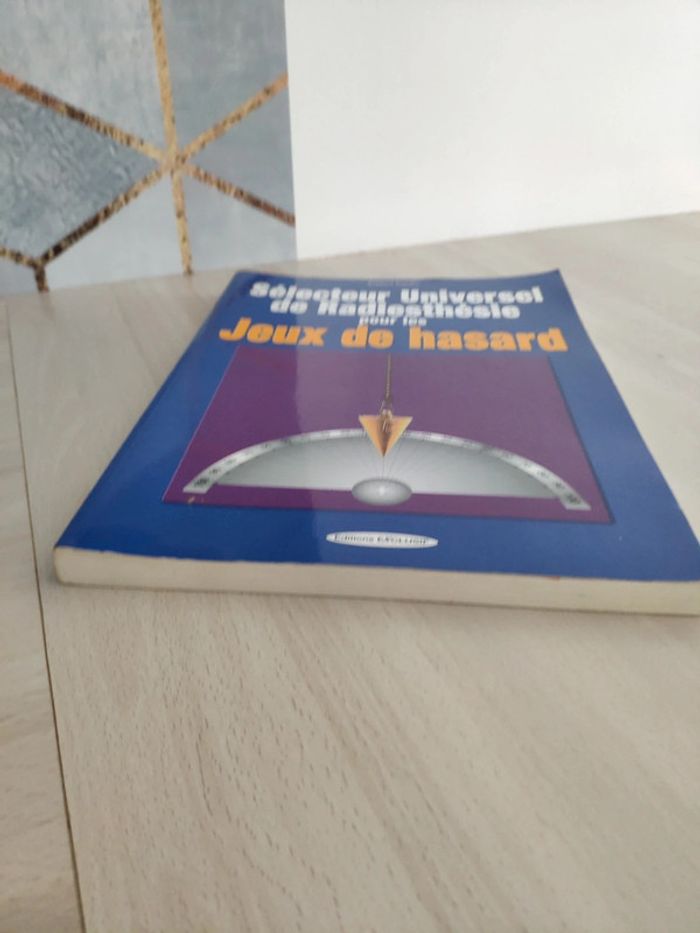 Livre grand format Sélecteur universel de radiesthésie pour les jeux de hasard épuisé Dajafée - photo numéro 2
