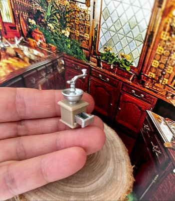 Moulin à café miniature pour Maison de poupée