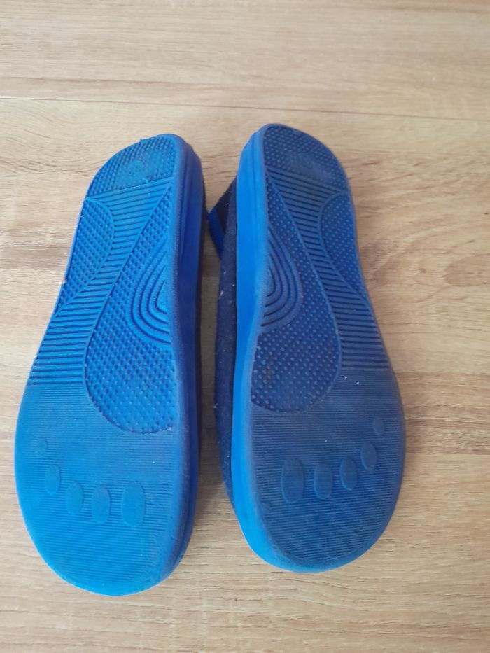 Chaussons ballons de foot taille 33 - photo numéro 2