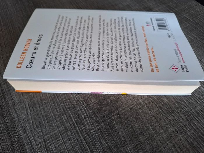 Livre poche de Colleen Hoover Cœurs et âmes - photo numéro 3