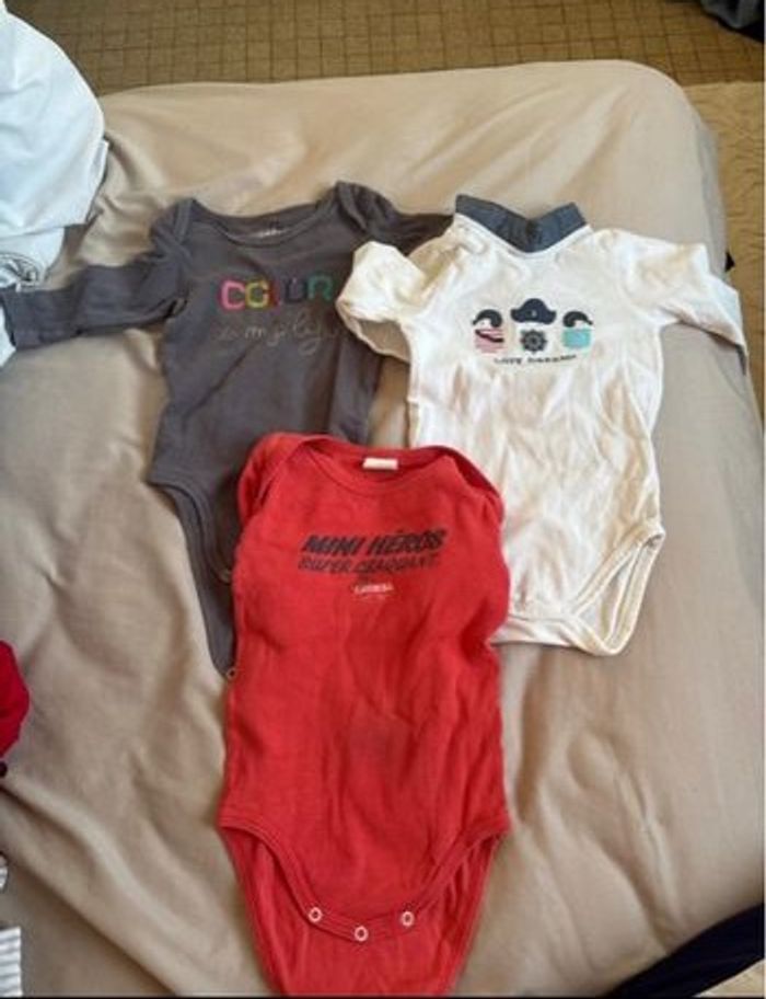 Lot bodies  manche longue 9 mois