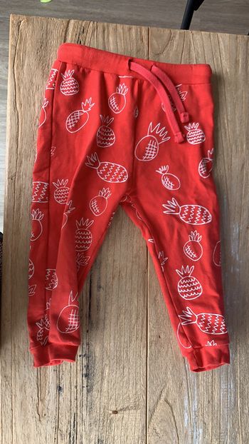 Jogging rouge motifs blancs