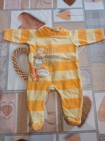 Jolie pyjama bébé