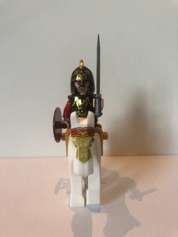 Figurine type lego Théoden Roi du Rohan à cheval. le seigneur des anneaux