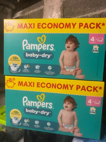 2 carton couche taille 4