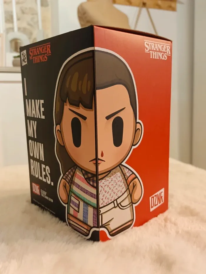 Stranger Things – Peluche Eleven Times Change Edition – Collection DZNR (N°17) - photo numéro 3