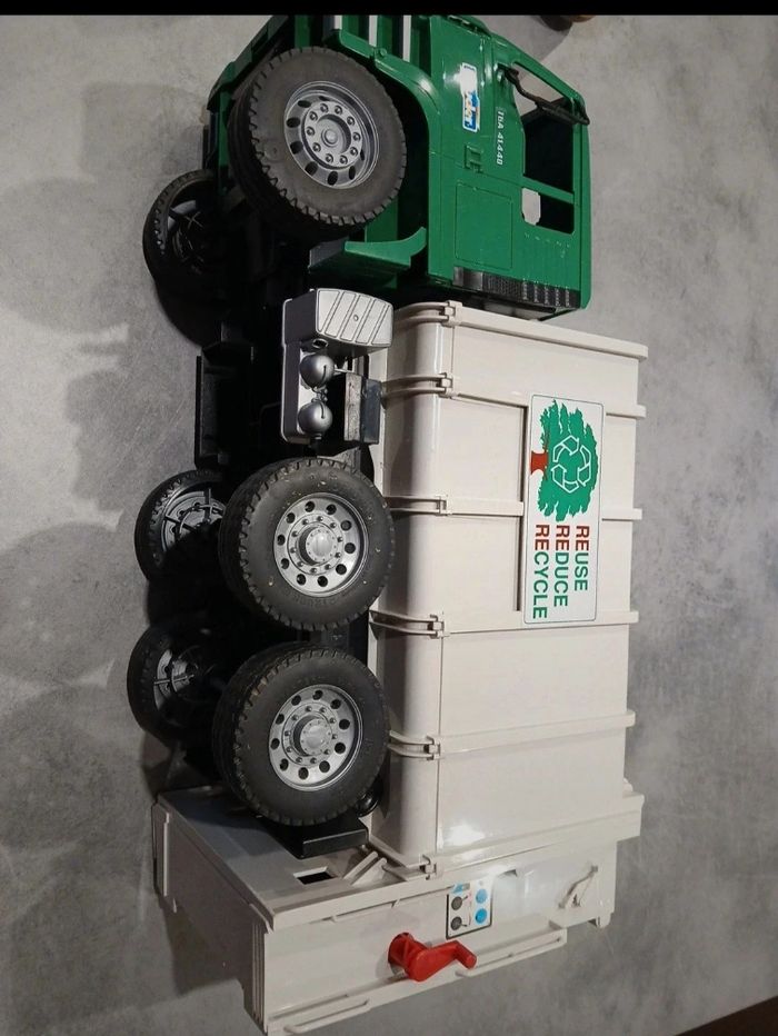 Camion de poubelles - photo numéro 2