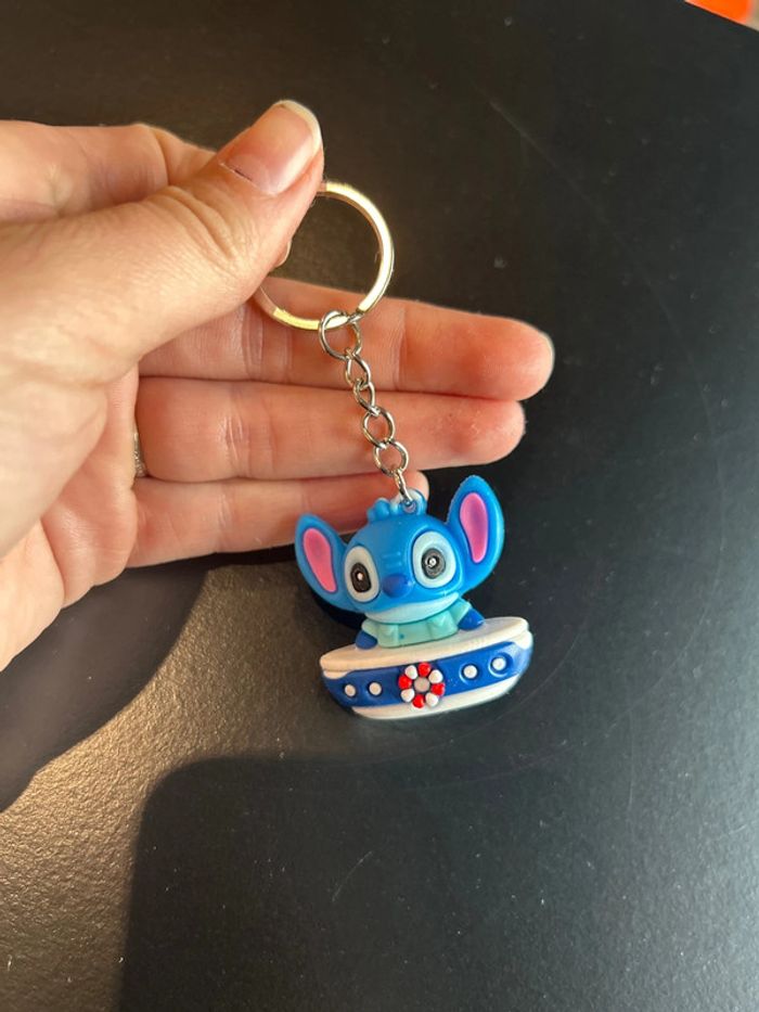 Porte clef stitch bateau - photo numéro 1