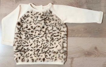 Pull beige et léopard tape à l’œil 18 mois Comme neuf
