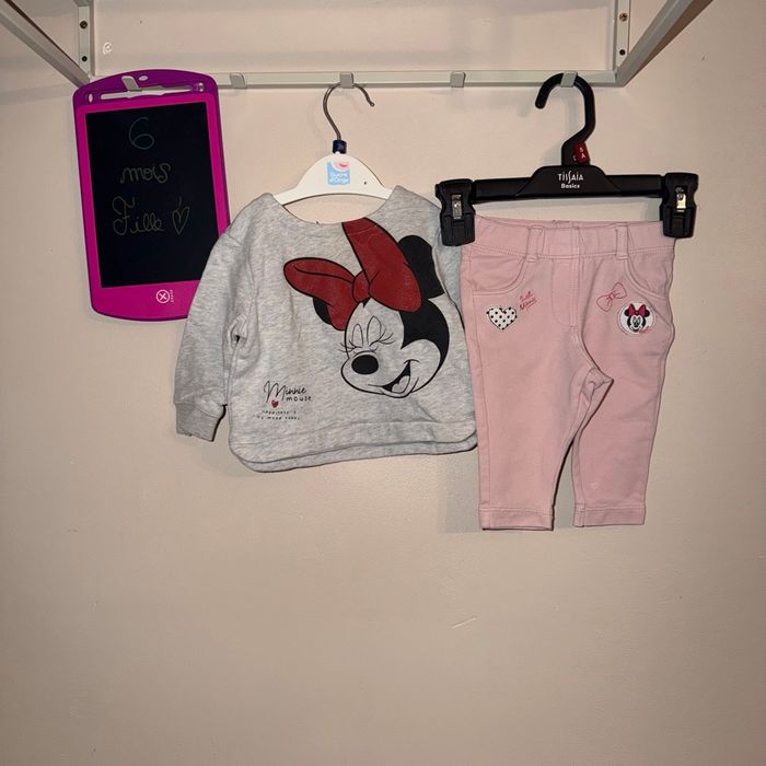 Lot de jolis vêtements Minnie, pyjama, polaire et bonnet, tenues, bodies ML - T6mois - Disney - photo numéro 2