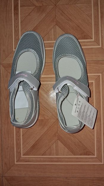 Chaussures détente toile ajourée. 38