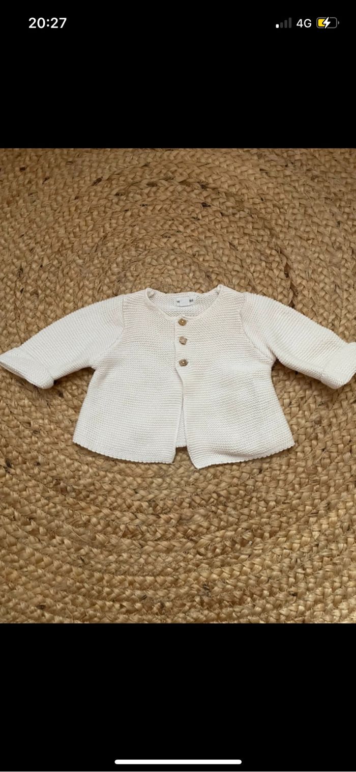 Lot gilets 1 mois - photo numéro 5