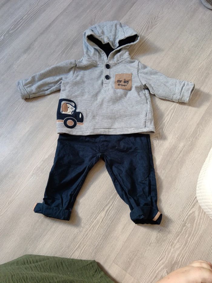 Ensemble pull a capuche et pantalon