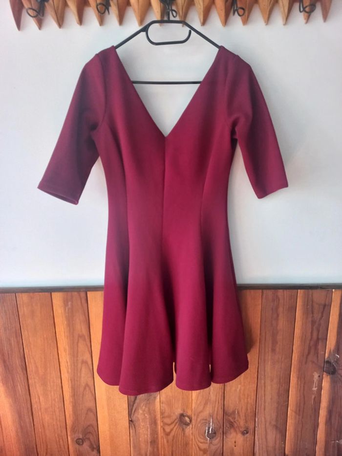 Robe patineuse bordeau décolleté en V