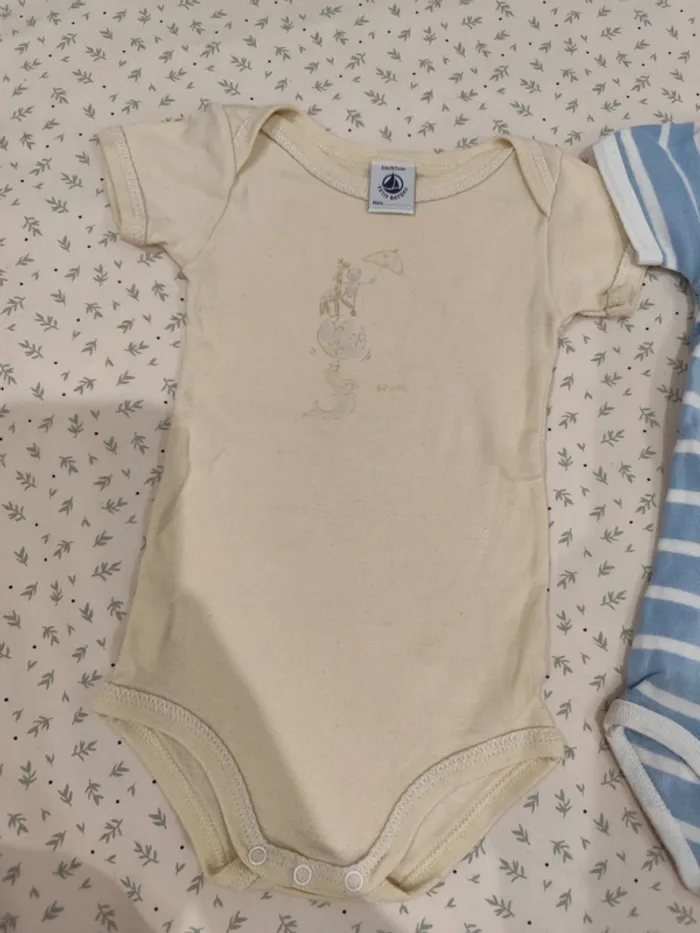 Bodies manches courtes petit bateau  6 mois - photo numéro 2