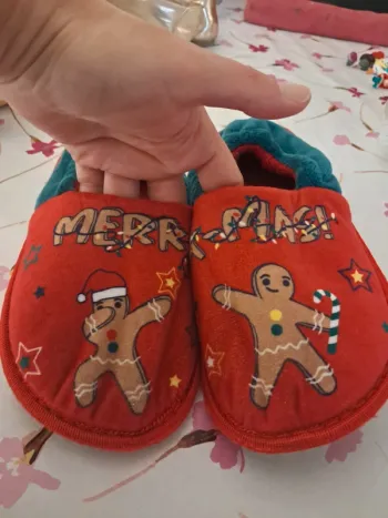Jolis chaussons Noël "Merry Christmas" mixtes, vraie semelle - T31 - neufs