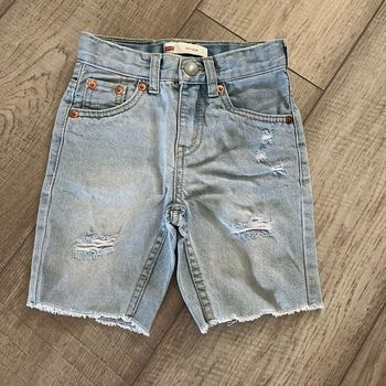 Short Levis