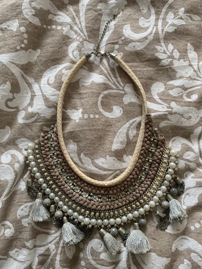 Collier Plastron gris - photo numéro 2