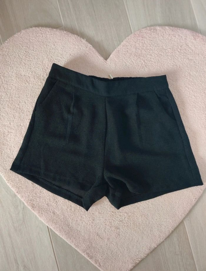 Short noir