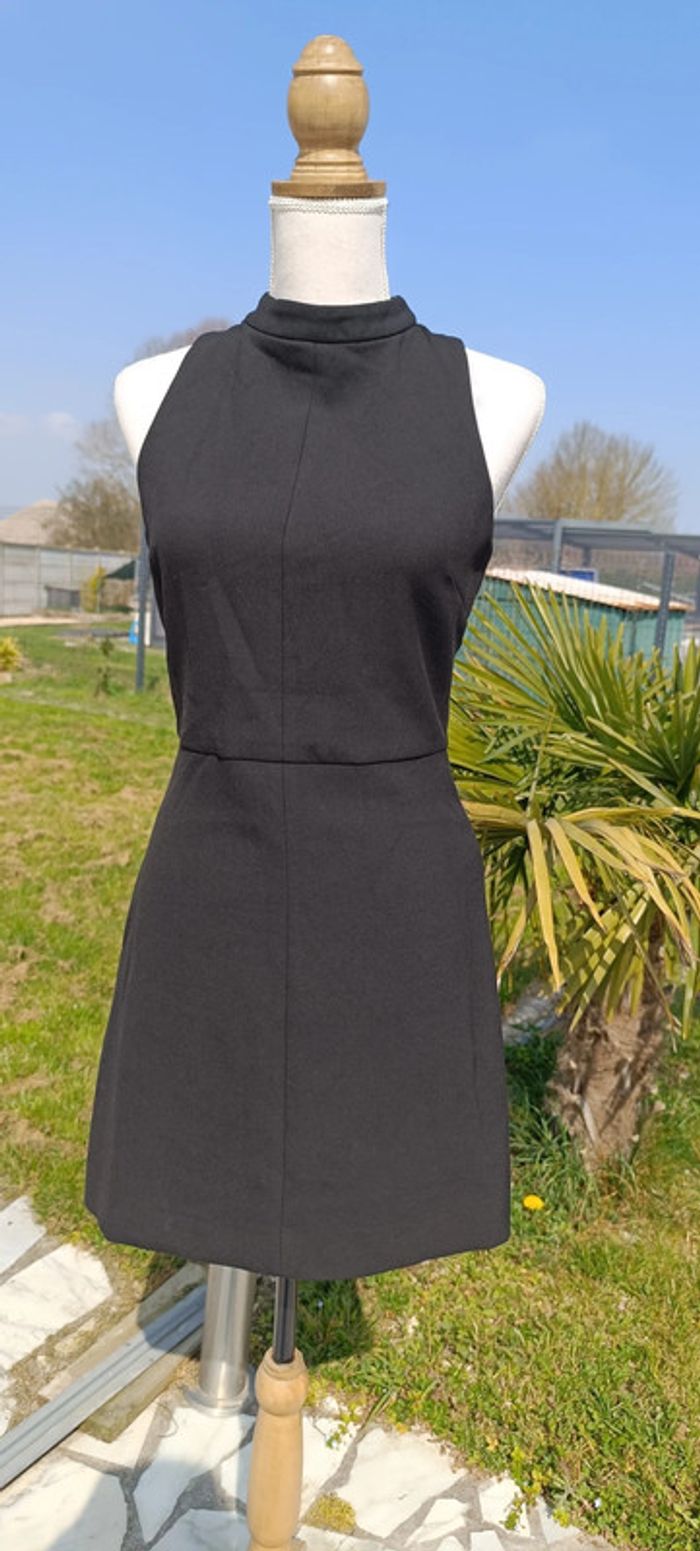 Robe Zara taille M dos ouvert noire - photo numéro 4