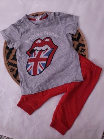T-shirt tee Rolling stones H&M et pantalon jogging rouge Tex Baby 9 mois