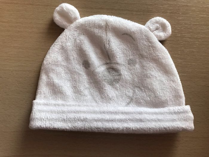 Bonnet winnie l’ourson disney neuf 6 mois