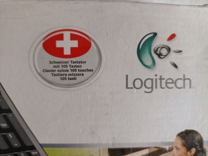 Clavier Suisse 105 Touches de bureau filaire USB-PS/2 Logitech QWERTY Extra Plat - photo numéro 6