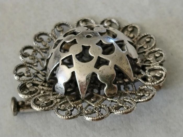 Très ancienne broche argentée. - photo numéro 2