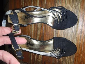 superbes sandales taille 37 NEUF