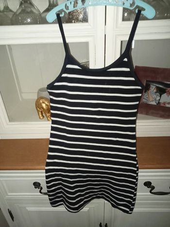 Petite robe marinière a bretelles bleu marine et blanche très bon état