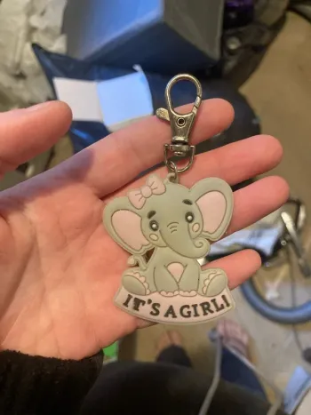 Porte clé girl fille gender reveal