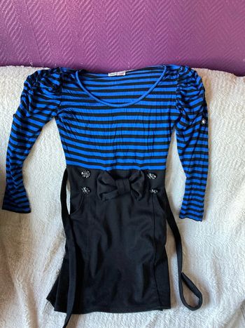 Robe noire et bleue